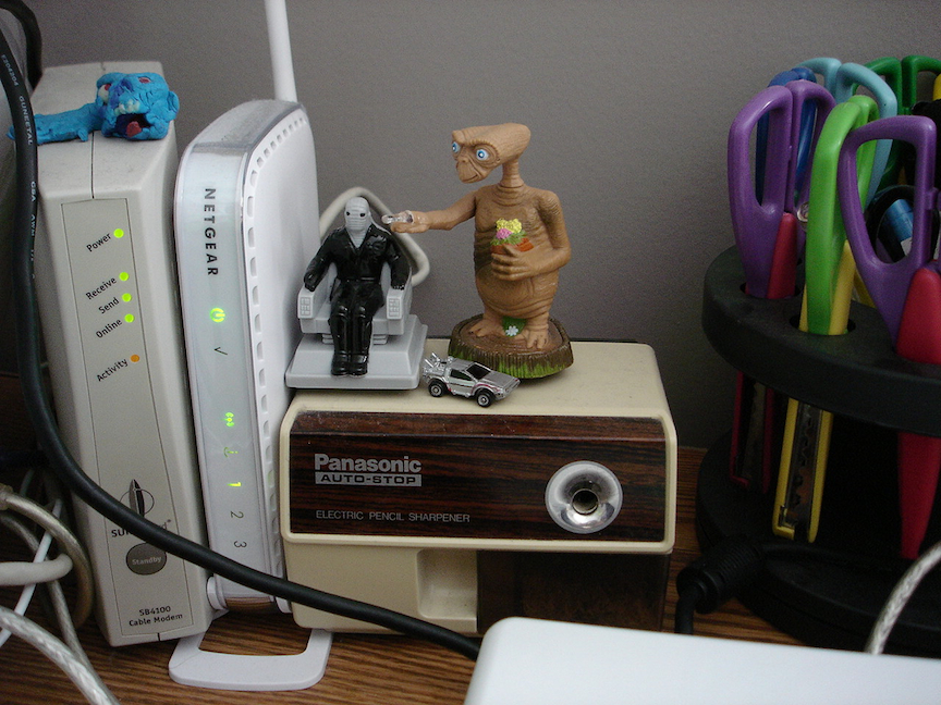 etdesk ET on a pencil sharpener, desk view